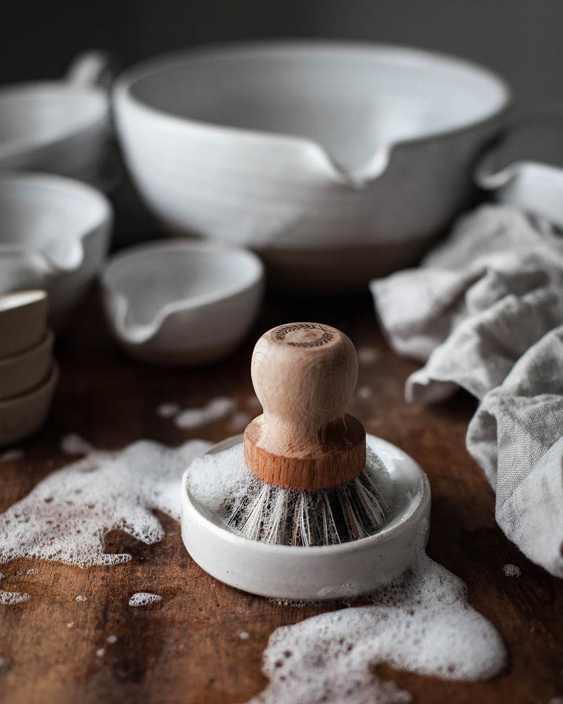 Laurel Pot Brush