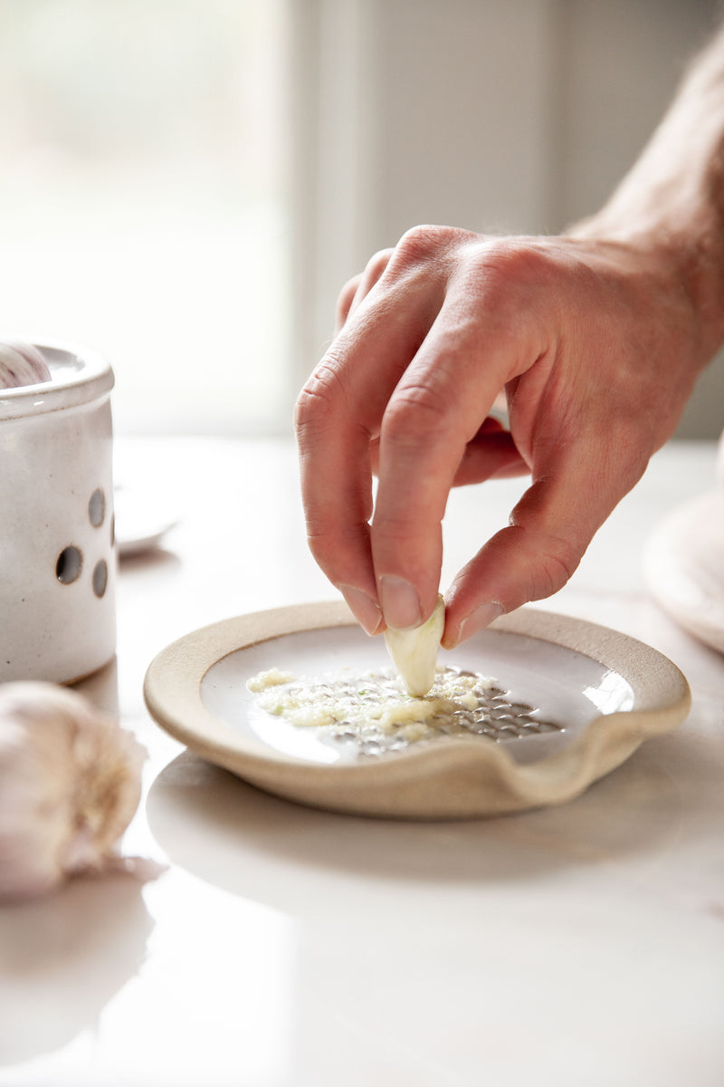 Silo Garlic Grater Dish